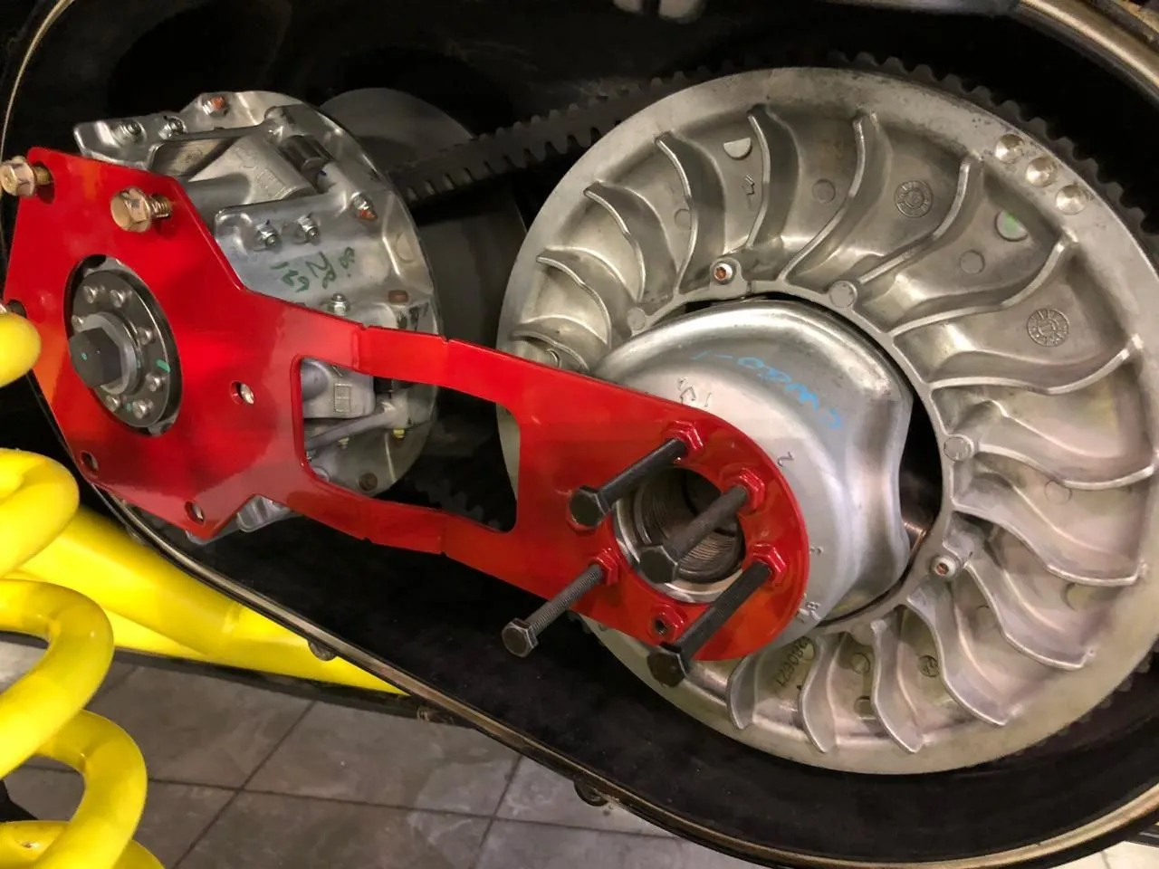 Съемник вариатора для Can-Am (BRP) Квадроциклов Maverick X3