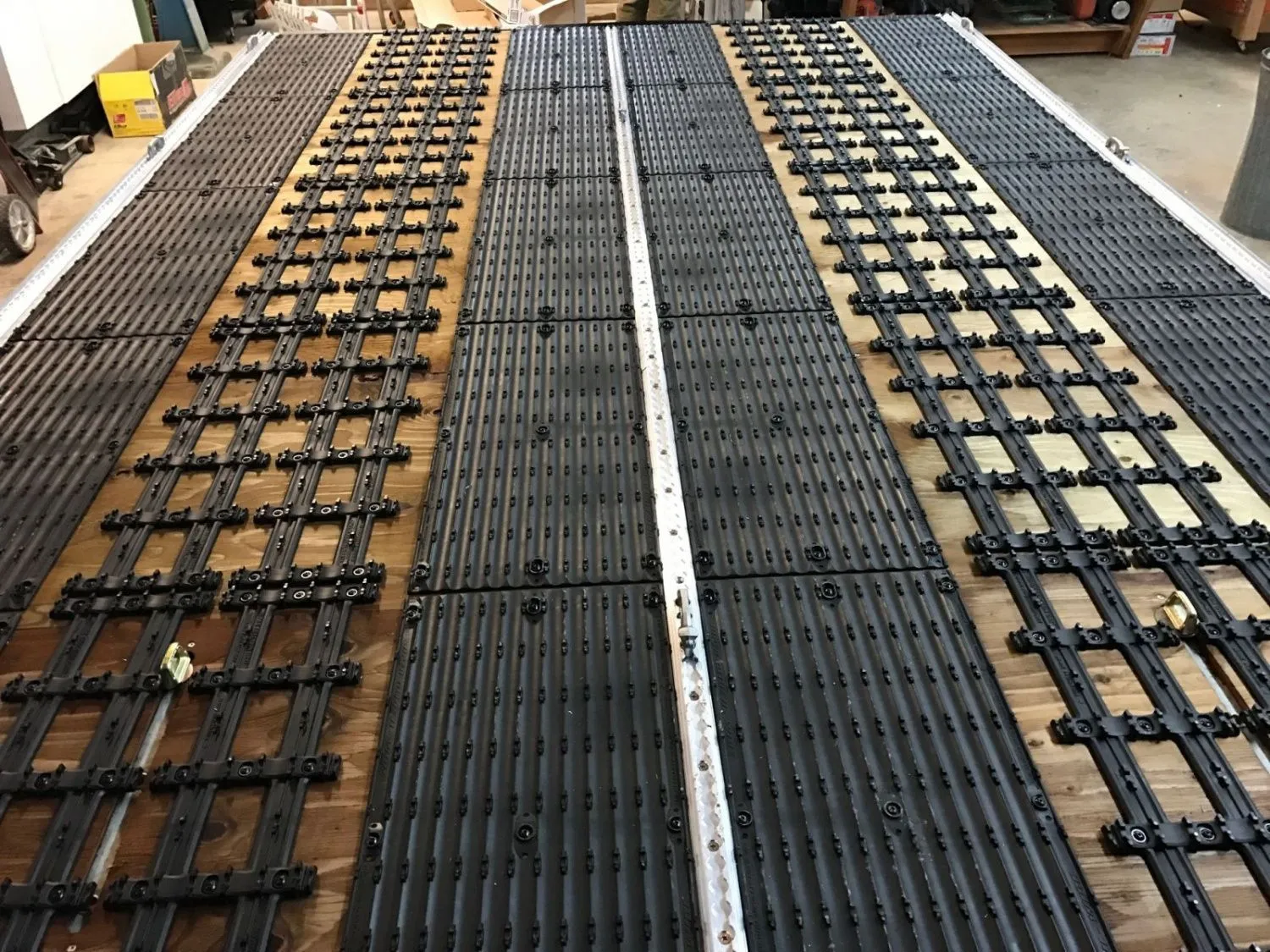 Пластиковое нескользящее покрытие для прицепа (широкое) для Снегоходов