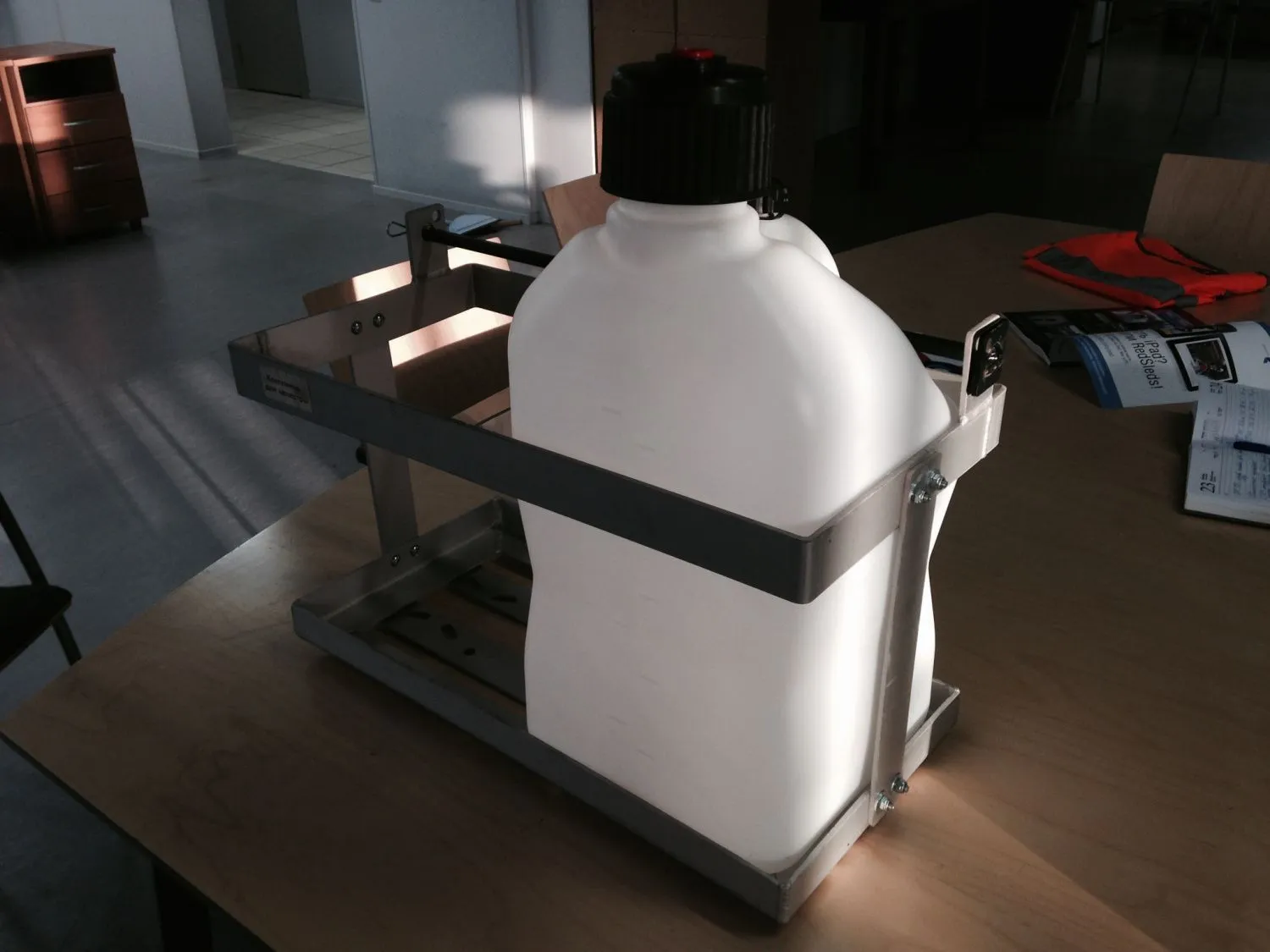 Держатель канистр VP Racing для Водномоторная техника