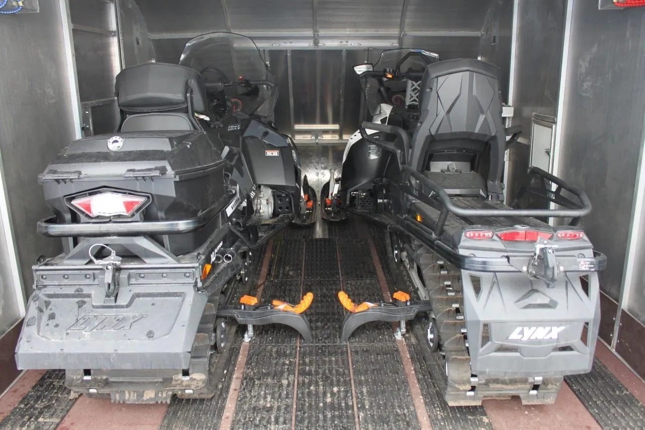 Пластиковые фиксаторы для крепления снегохода к кузову прицепа (задние) для Снегоходов