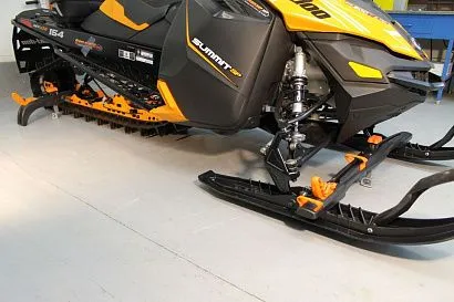 Пластиковые фиксаторы для крепления снегохода к кузову прицепа (передние) для Снегоходов